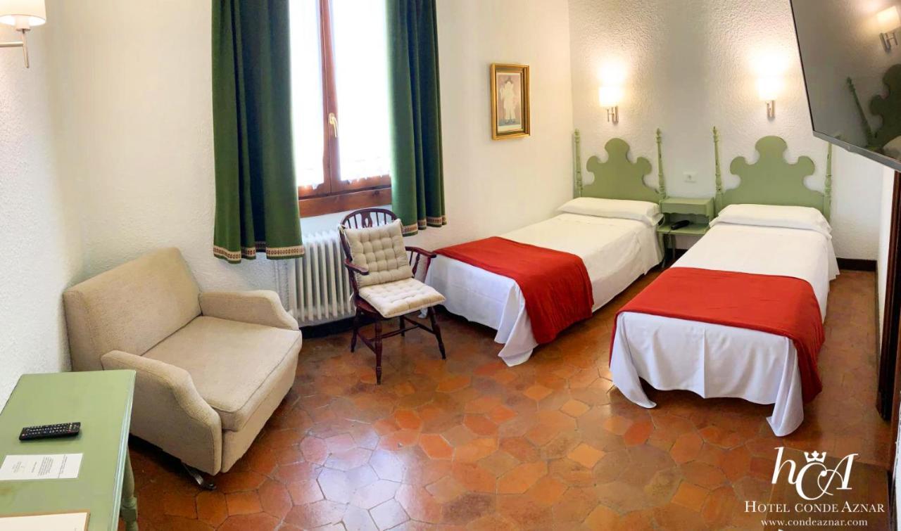 Conde Aznar Hotel Хака Екстериор снимка