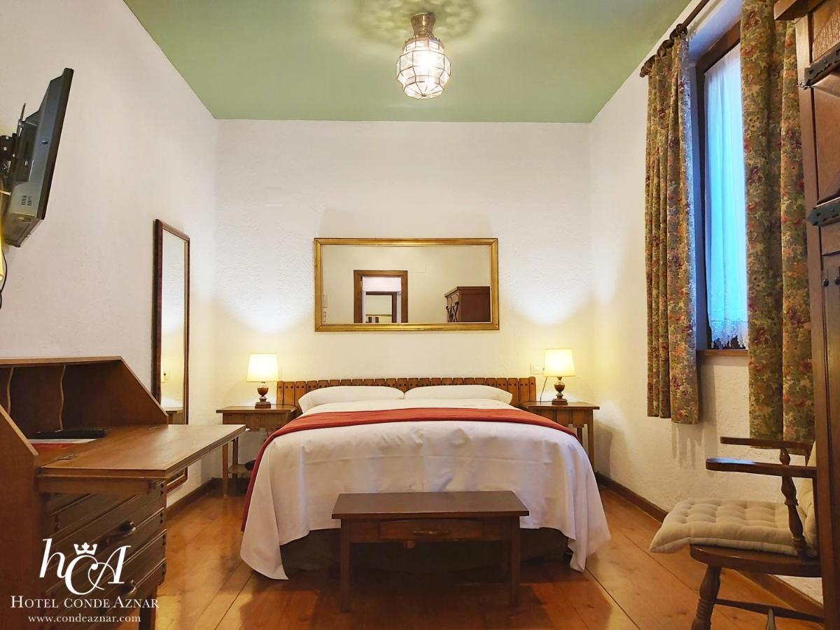 Conde Aznar Hotel Хака Екстериор снимка