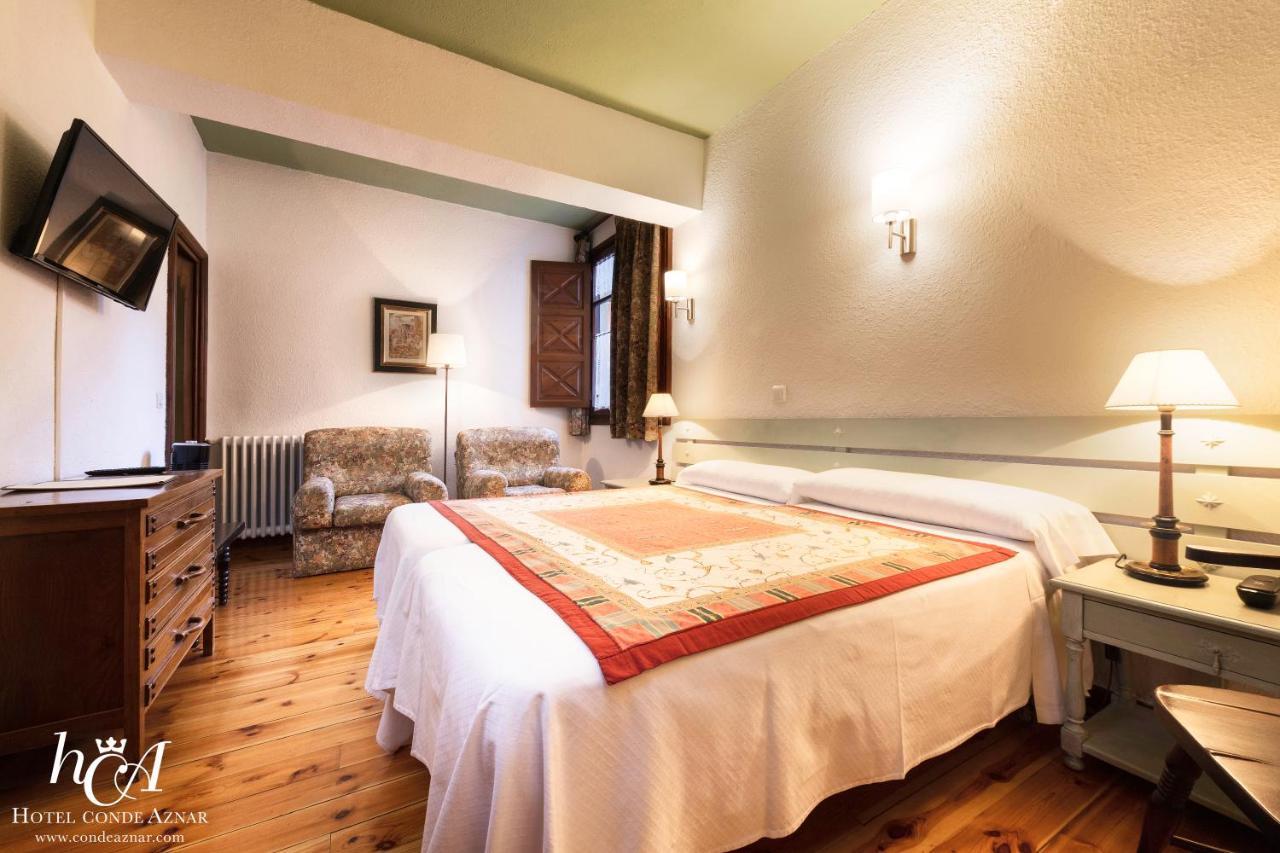 Conde Aznar Hotel Хака Екстериор снимка
