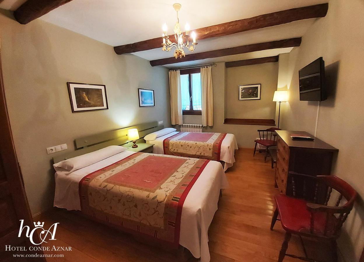 Conde Aznar Hotel Хака Екстериор снимка
