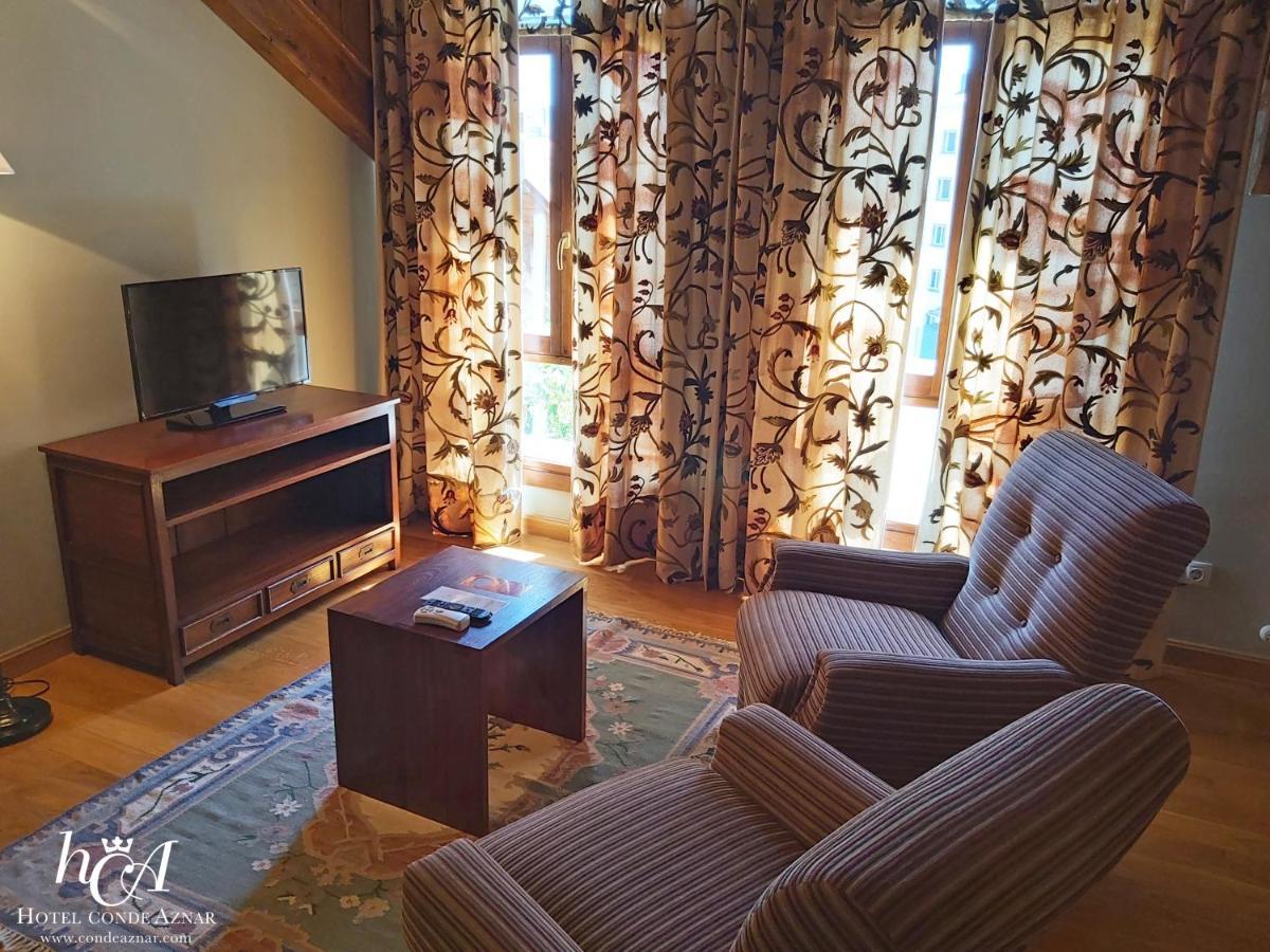 Conde Aznar Hotel Хака Екстериор снимка